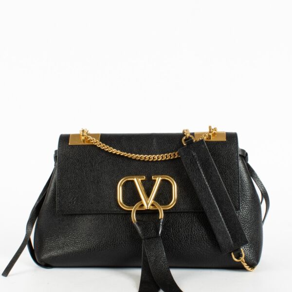 Authentic second-hand Valentino Garavani Black Crossbody on labellov.com