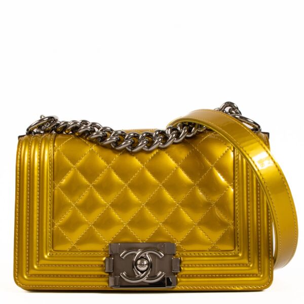 Shop safe online at Labellov in Antwerp, Brussels and Knokke this 100% authentic second hand Chanel Metallic Yellow Patent Leather Small Boy Bag