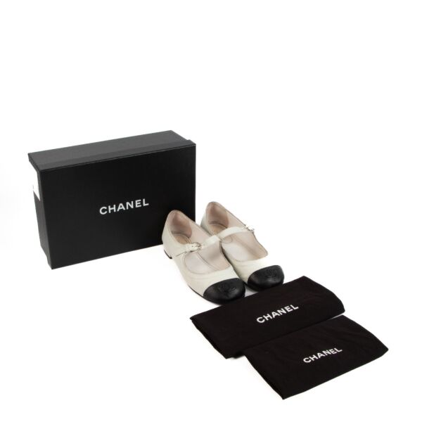 Chanel Black And White Leather Ballerina Flats - Size 38,5