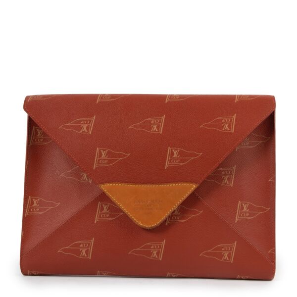 Shop safe online at Labellov in Antwerp this 100% authentic second hand Louis Vuitton Orange Canvas America's Cup Clutch