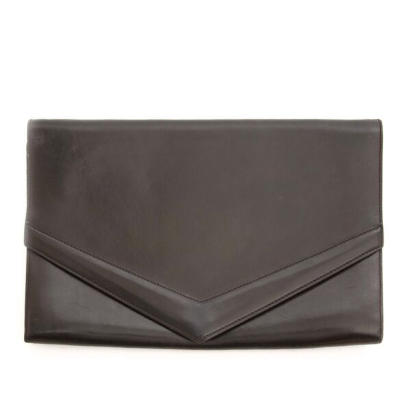 Delvaux Dark Brown Leather Clutch  Buy authentic secondhand Delvaux Clutch at the right price at Labellov vintage webshop. Safe and secure shopping. Koop authentieke tweedehands Delvaux clutch met juiste prijs bij LabelLOV. 