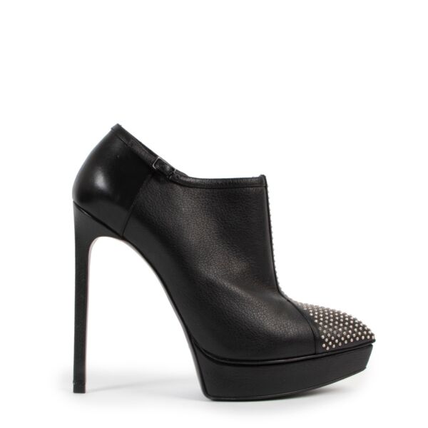 Shop safe online at Labellov in Antwerp these 100% authentic Saint Laurent Black Leather Heels - Size 36