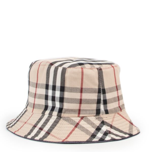 Shop safe online 100% authentic second hand Burberry Checked / Denim Reversible Bucket Hat in very good condition at the right price at Labellov in Antwerp.