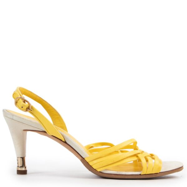 Shop safe online 100% authentic second hand Chanel Yellow Sandals - Size 39 in very good, excellent preloved condition at the right price at Labellov in Antwerp.