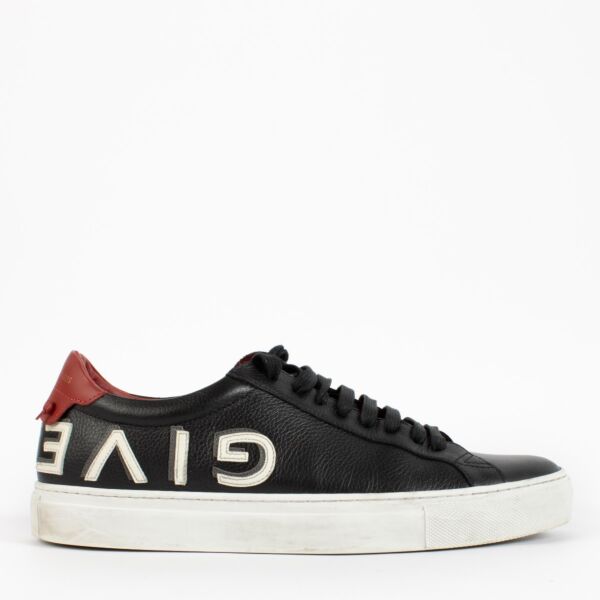 Shop 100% authentic secondhand Givenchy Black Logo Sneakers - Size 42 on Labellov.com