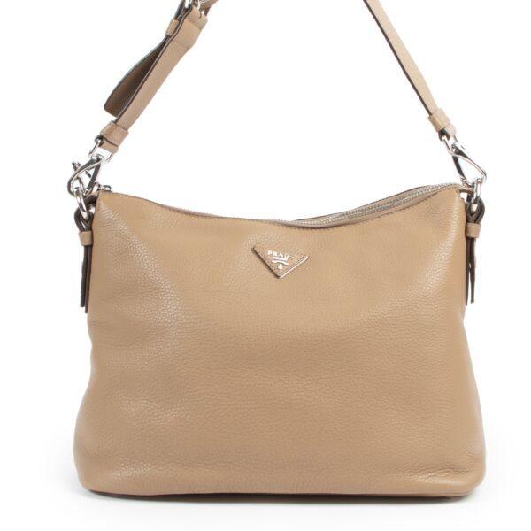 Authentieke Tweedehands Prada Camel Leather Shoulder Bag juiste prijs veilig online shoppen luxe merken webshop winkelen Antwerpen België mode fashion