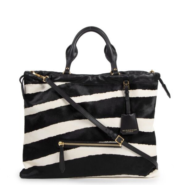 Buy authentic secondhand Burberry bags at the right price at LabelLOV vintage webshop.