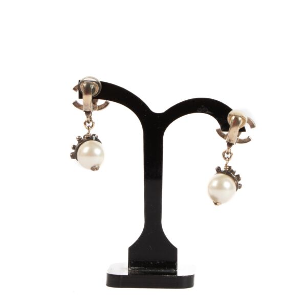 Chanel Cruise 2005 CC Pearl Pendant Clip-On Earrings