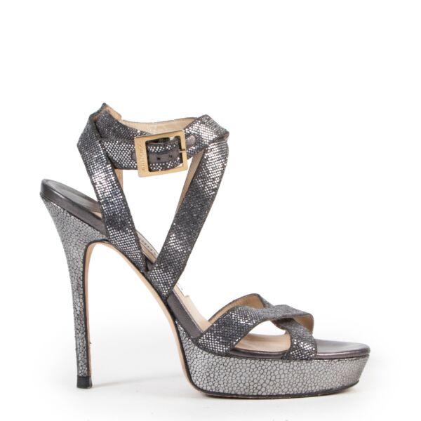 Shop safe online 100% authentic second hand Jimmy Choo Silver Pumps in Size 37 in good preloved condition at the right price at Labellov in Antwerp.