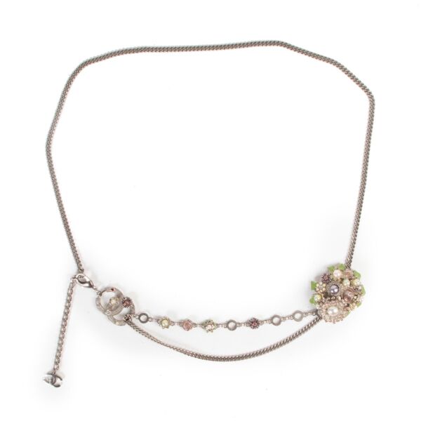 Buy and sell your authentic designer accessories such as this Chanel Silver Multicolor Belt only online at Labellov secondhand luxury in Antwerp.