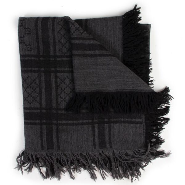 Buy and sell your designer items at Labellov such as this Gucci Black GG Jacquard Pattern Knitted Scarf online or in store. 