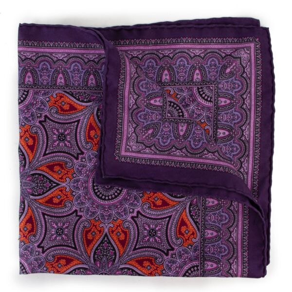 Get this Hermès Purple Pochette Scarf Paisley at Labellov. Buy online or step by in store at Antwerp. 