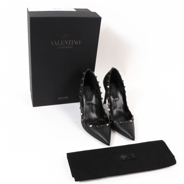 Valentino Garavani Black Leather Rockstud Pumps - Size 35,5