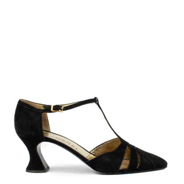 Authentic second hand Chanel Vintage Black Suede Pumps on Labellov.com