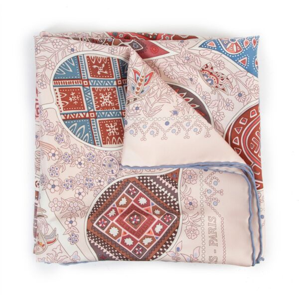 Buy online an authentic second hand Hermès Pink L'arbre De Vie Carré 90 Silk scarf in very good condition at Labellov in Antwerp. 