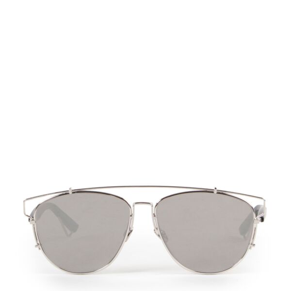 Shop safe online at Labellov in Antwerp this 100% authentic second hand Christian Dior Silver Technologic Glasses