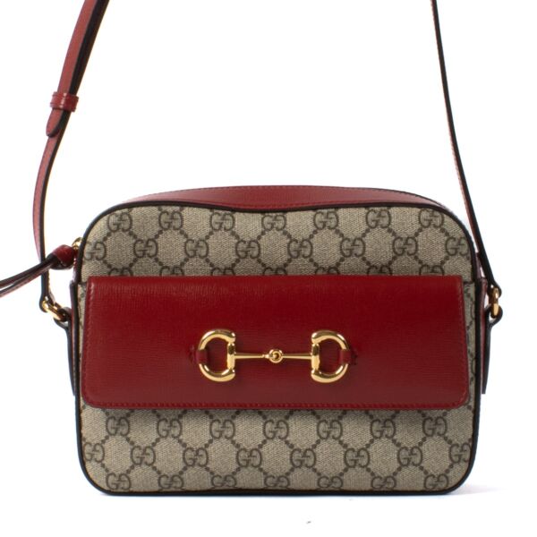 Shop safe online at Labellov in Antwerp, Brussels and Knokke this 100% authentic second hand Gucci GG Canvas Small Horsebit 1955 Crossbody Bag