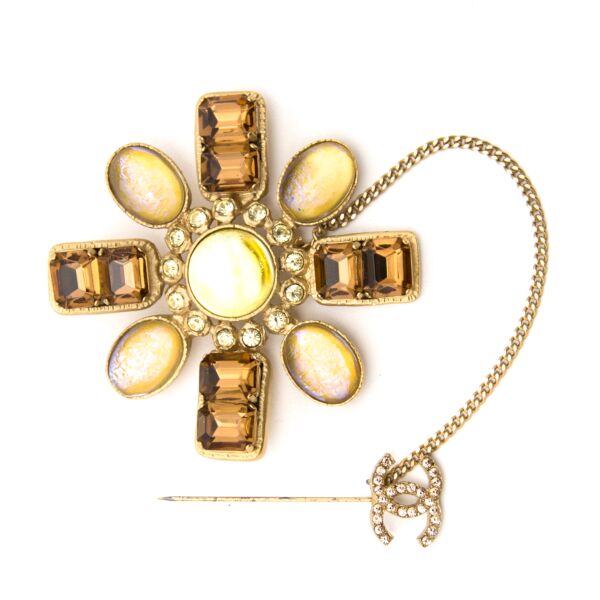 Buy and sell your preloved designer accessories for the best rates online at Labellov luxury