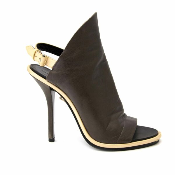 Achetez mainteant de chaussures chez labellov.com