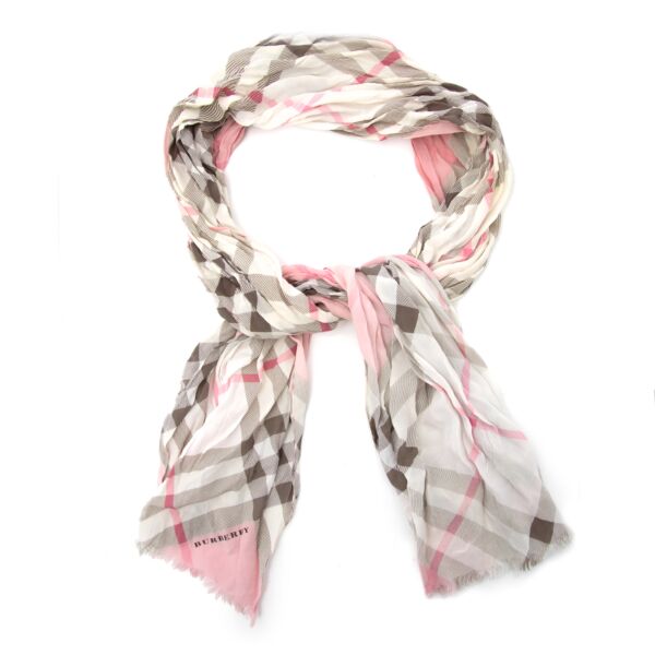 Buy an authentic secondhand Burberry Taupe Pink Scarf at the rigth price at Labellov.com.