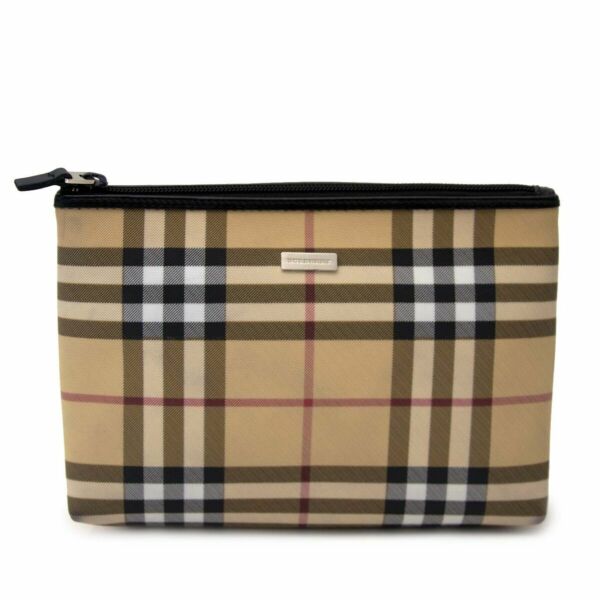 Buy an authentic secondhand Burberry in monogram at the right price at LabelLOV vintage webshop. Safe and secure online shopping.