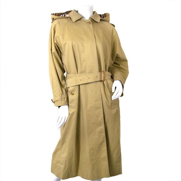 Burberry Cotton Trench Coat now for sale at labellov vintage fashion webshop belgium