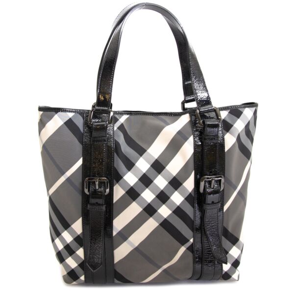 Burberry Grey Checked Shopper now for sale at labellov vintage fashion webshop belgium