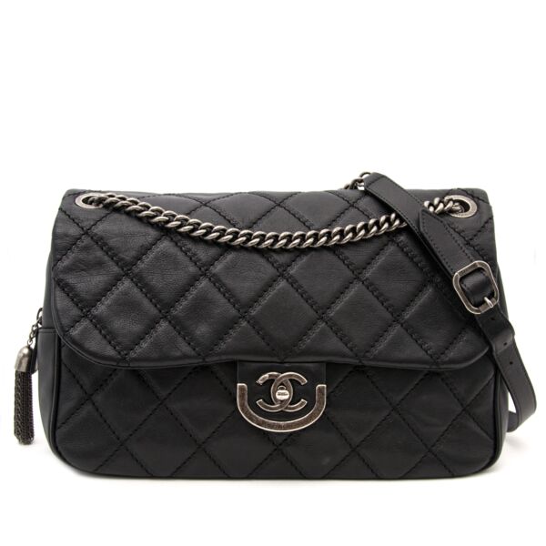 Acher en ligne chez Labellov.com Chanel Black Quilted Flap Bag 