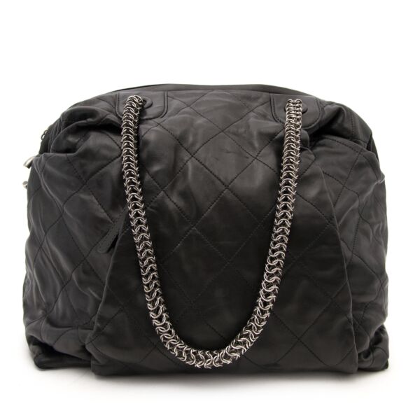 Chanel Black Limited Edition Metallic Chain Shopping Tote for sale in Antwerp Belgium at Labellov, worldwide shipping at affordable prices for luxury designer vintage items. 