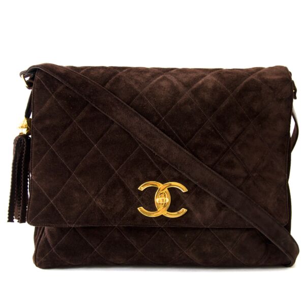 koop safe online at the best price secondhand Chanel Brown Suede Messenger Bag