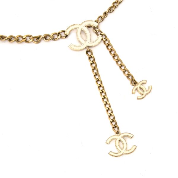 Chanel Vintage Gold-Toned Chain Jewelry Belt Buy authentic designer Chanel secondhand belts at Labellov at the best price. Safe and secure shopping. Koop tweedehands authentieke Chanel riemen bij designer webwinkel labellov.