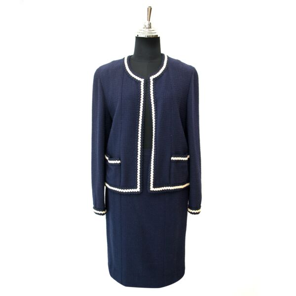 Buy safe and secure real Chanel Tailleur set on www.labellov.com at the best price.