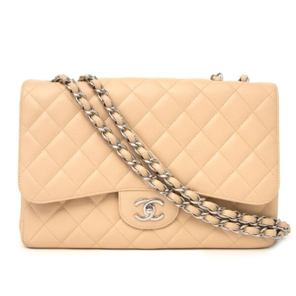 Achetez en ligne chez Labellov pour le meuilleur prix. Vintage sac a main Chanel jumbo beige 