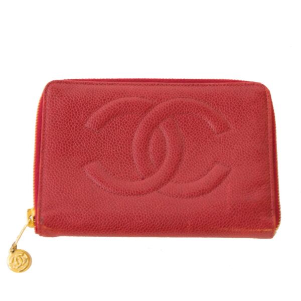 Chanel red caviar leather zip around wallet now for sale at labellov vintage fashion webshop belgium