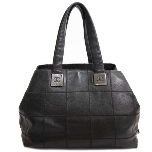 Chanel Le Square Stitch Shoulder Bag now for sale at labellov vintage fashion webshop belgium