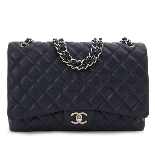 koop Chanel Maxi Dark Blue Double Classic Flap Bag bij labellov en betaal veilig online