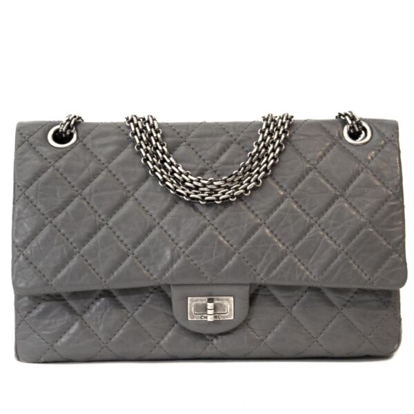 acheter en ligne seocnde main Chanel Grey Aged Calfskin 2.55 Reissue 226 Flapbag