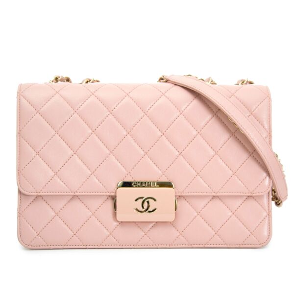 koop veilig online jouw tweedehands Chanel Pink Sheepskin Flap Bag