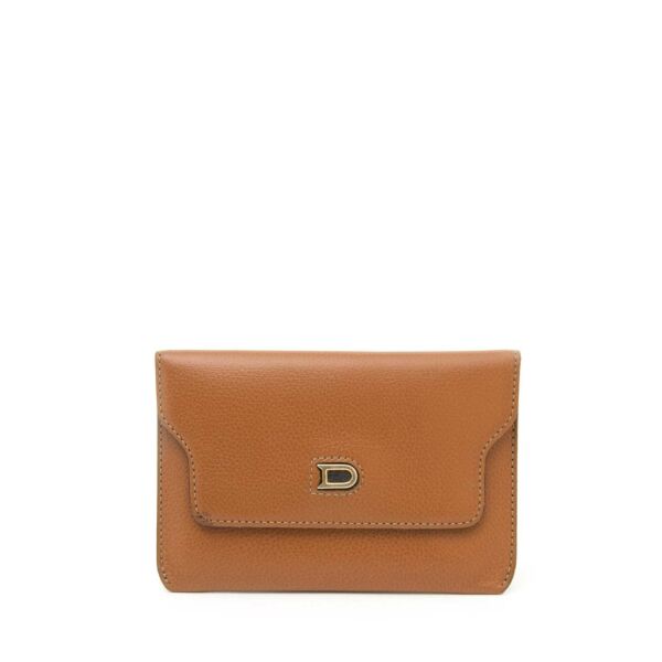 Vintage Delvaux camel wallet for the best price at Labellov webshop. Safe and secure online shopping with 100% authenticity. Vintage Delvaux camel porte monnaie pour le meilleur prix.