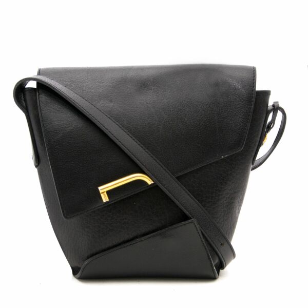 Bent u op zoek naar een authentieke Delvaux Black Leather Pouch Bag? Koop en verkoop bij Labellov