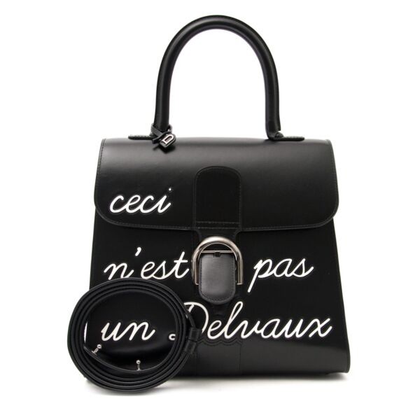 Koop en verkoop uw Delvaux Brillant L'Humour Ceci n'est pas un Delvaux nu op labellov tegen de beste prijs