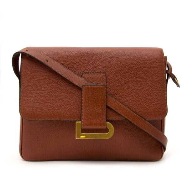 Buy an authentic secondhand Delvaux poirier at the right price at LabelLOV vintage webshop. Safe and secure online shopping.