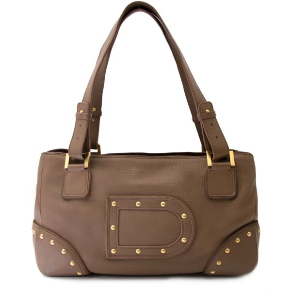 Delvaux Taupe Jaqcues Grained Leather Bag Buy authentic designer Delvaux secondhand bags at Labellov at the best price. Safe and secure shopping. Koop tweedehands authentieke Delvaux tassen bij designer webwinkel labellov.
