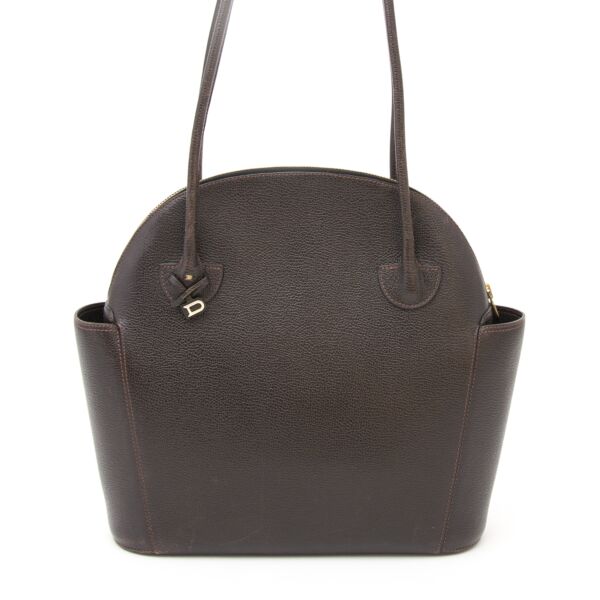 Second hand Delvaux shoulder bag for the best price at Labellov webshop. Safe and secure online shopping with 100% authenticity. Seconde main Delvaux sac à epaule pour le meilleur prix.