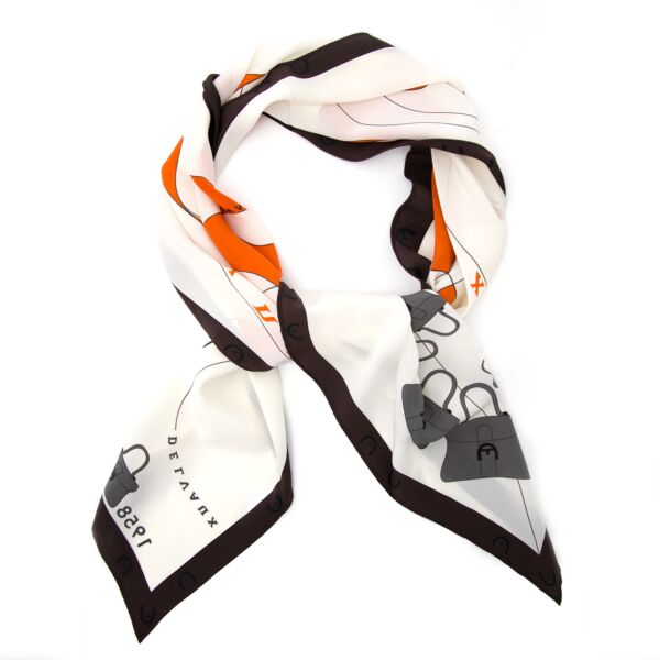Koop een tweedehands Delvaux Brillant Print Scarf aan de juiste prijs bij labellov.com.
