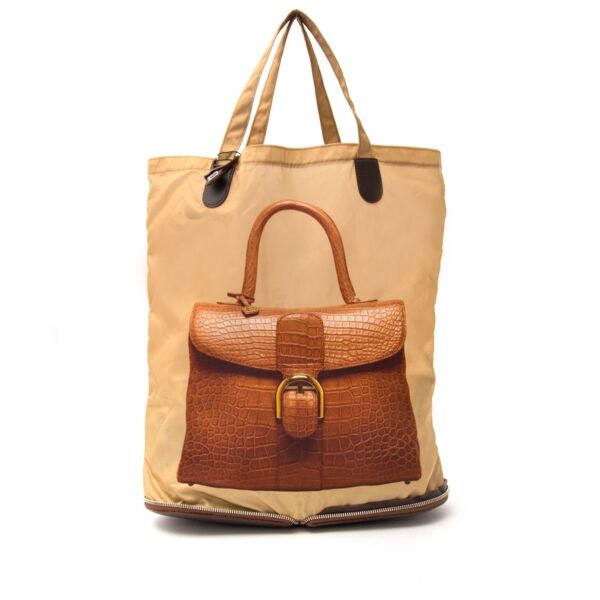 Vintage Delvaux bags for the best price at Labellov webshop. Safe and secure online shopping with 100% authenticity. Vintage Delvaux sac à main pour le meilleur prix.