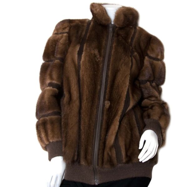 koop Christian Dior Fur Bomber Jacket bij labellov aan de beste prijs