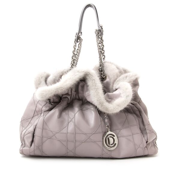 acheter en ligne pour le meilleu prix sac a main comme neuf Christian Dior Grey Shoulder Bag with Fur