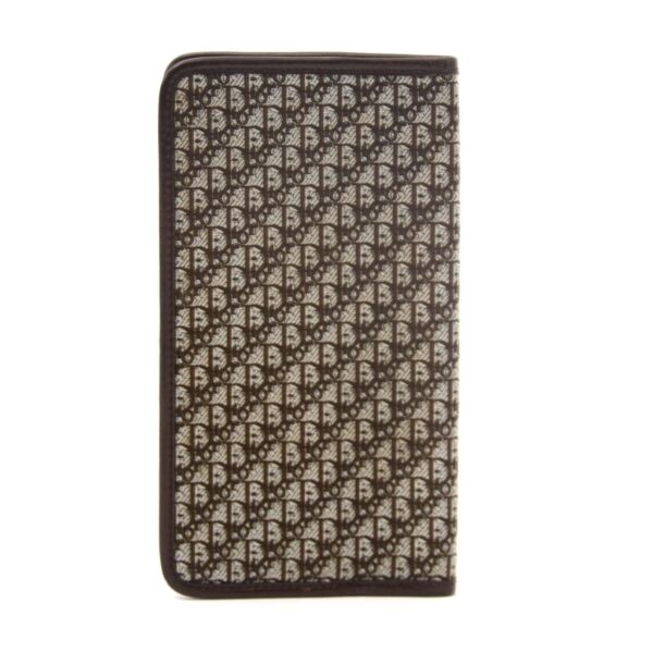 Dior Vintage Monogram Pattern Passport Holder Buy authentic designer secondhand passport holder accessories at Labellov at the best price. Safe and secure shopping. Koop tweedehands authentieke Dior accessoires lederwaren paspoorthouder bij labellov