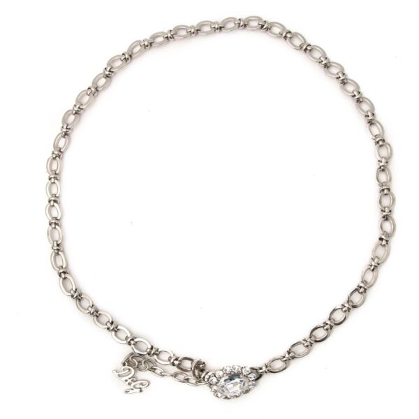 Buy an authentic secondhand Dolce & Gabbana silver chain belt at the right price at LabelLOV vintage webshop. Safe and secure online shopping.